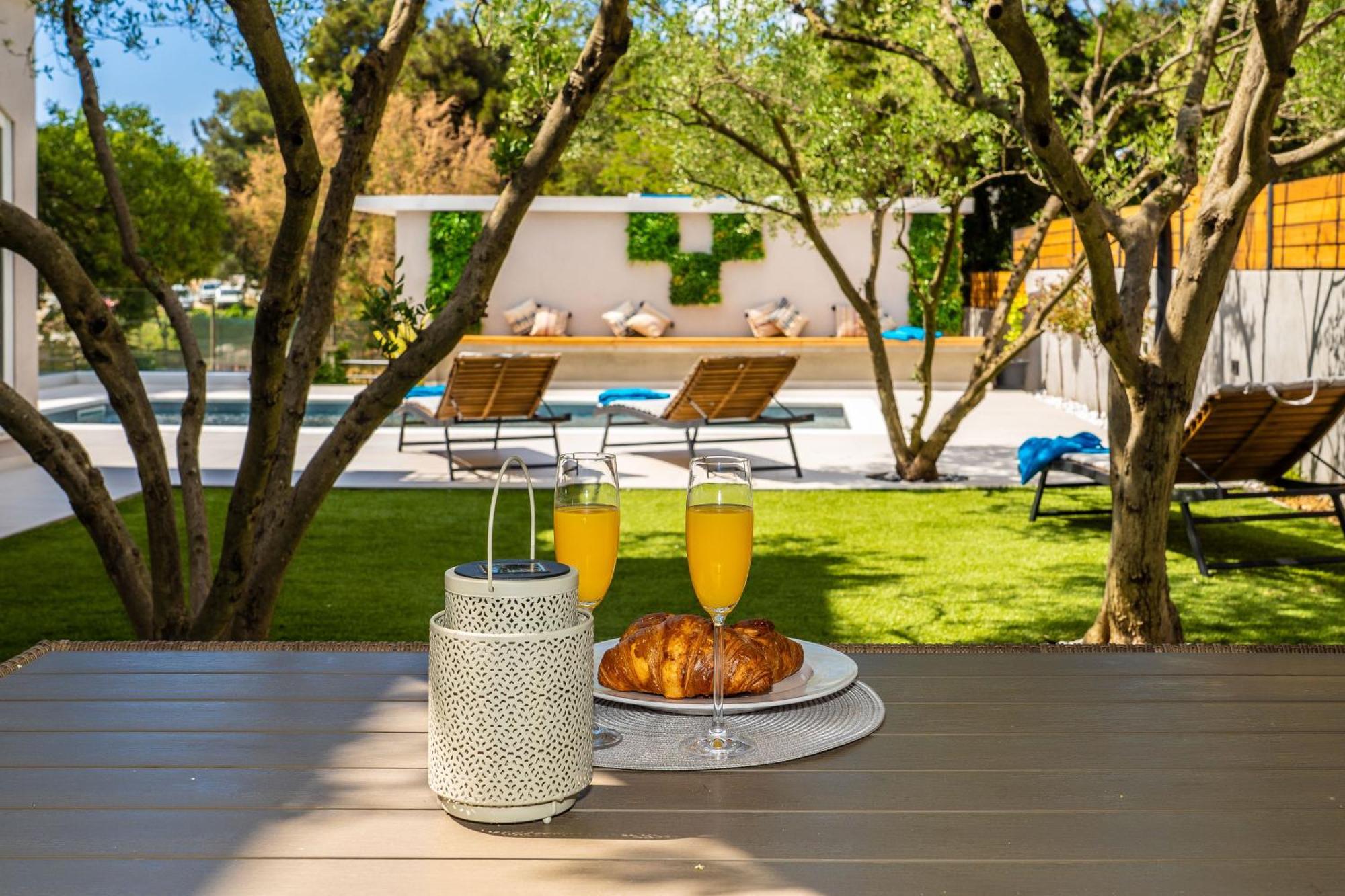 Villa B&D Zadar For The Complete Pleasure Of Vacation !Heated! Private Pool! Green Oasis In The Center Of Zadar, 100M From The Sea Exterior foto