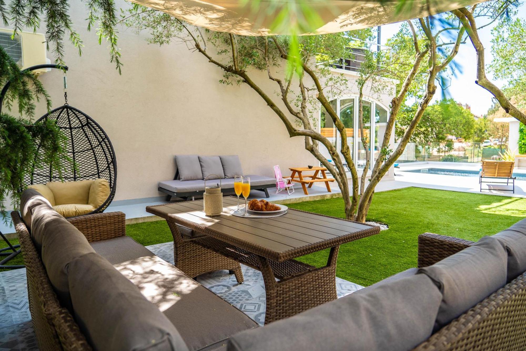 Villa B&D Zadar For The Complete Pleasure Of Vacation !Heated! Private Pool! Green Oasis In The Center Of Zadar, 100M From The Sea Exterior foto